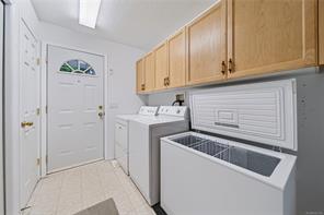 3931 Excalibur St — listing photo 18 of 33