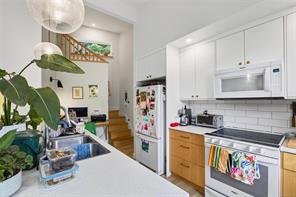 2522 Dunsmuir Ave — listing photo 13 of 59