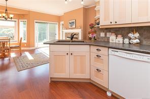 13-4318 Emily Carr Dr — listing photo 18 of 29