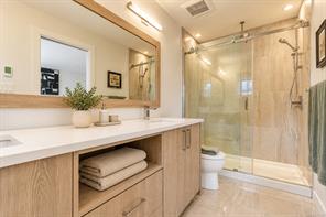 7-1032 Cloverdale Ave — listing photo 20 of 39