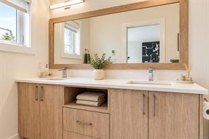 7-1032 Cloverdale Ave — listing photo 21 of 39