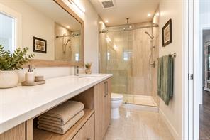 7-1032 Cloverdale Ave — listing photo 22 of 39