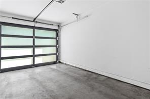 7-1032 Cloverdale Ave — listing photo 34 of 39