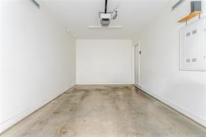 7-1032 Cloverdale Ave — listing photo 36 of 39