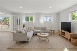 916 Burnside Rd — listing photo 16 of 33