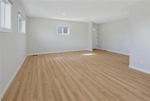 916 Burnside Rd — listing photo 18 of 33