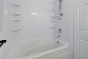 916 Burnside Rd — listing photo 20 of 33
