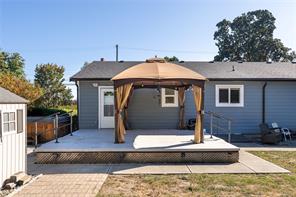 916 Burnside Rd — listing photo 24 of 33
