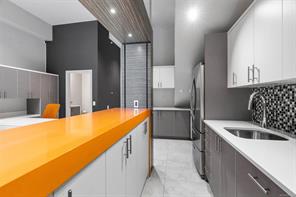 2-834 Johnson St — listing photo 13 of 38