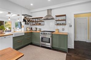 1618 Pinewood Ave — listing photo 17 of 67