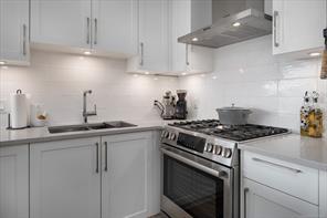 301-3529 Dolphin Dr — listing photo 14 of 63