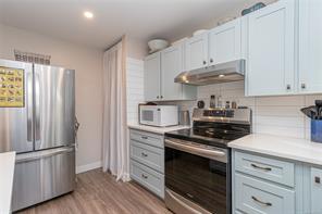 615 Sturdee St — listing photo 16 of 42