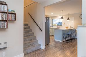 615 Sturdee St — listing photo 17 of 42