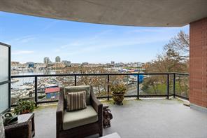 517-21 Dallas Rd — listing photo 17 of 64