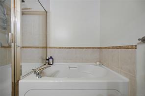 405-829 Goldstream Ave — listing photo 26 of 42
