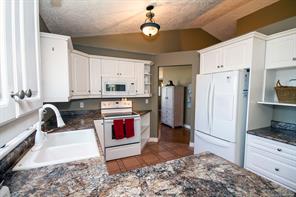2-709 Luscombe Pl — listing photo 18 of 37