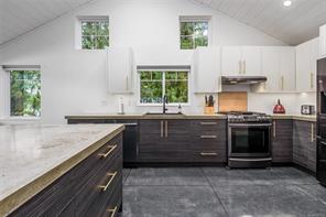111 Horbury Rd — listing photo 19 of 96