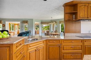 7028 Westholme Rd — listing photo 28 of 73
