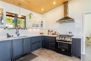 1071 Uplands Close — listing photo 14 of 48