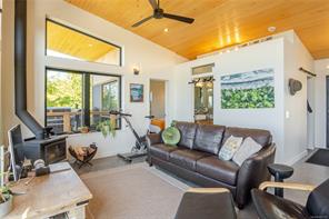 1071 Uplands Close — listing photo 16 of 48