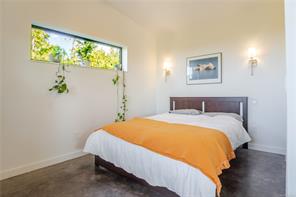 1071 Uplands Close — listing photo 17 of 48
