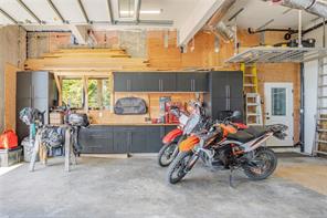 1071 Uplands Close — listing photo 32 of 48