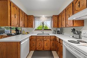 4344 Briardale Rd — listing photo 15 of 61
