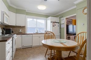 3885 14th Ave — listing photo 15 of 28