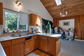 1376 Hooley Rd — listing photo 14 of 43