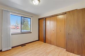 3234 Douglas St — listing photo 18 of 82