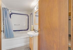 3234 Douglas St — listing photo 22 of 82