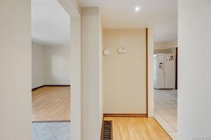 3234 Douglas St — listing photo 24 of 82
