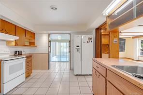 3234 Douglas St — listing photo 26 of 82