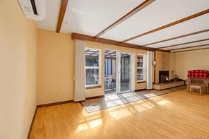3234 Douglas St — listing photo 33 of 82