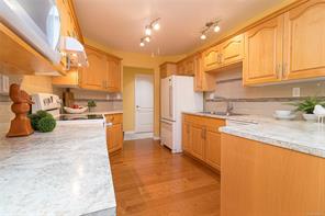 201-9905 Fifth St — listing photo 15 of 40