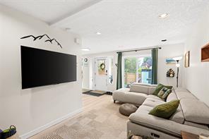 2207 Victor St — listing photo 14 of 37
