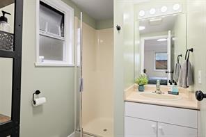 2207 Victor St — listing photo 24 of 37