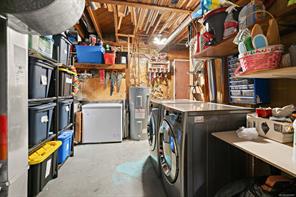 3988 Larchwood Dr — listing photo 26 of 44