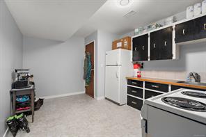 3988 Larchwood Dr — listing photo 28 of 44