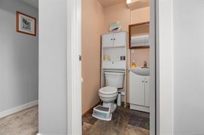 3988 Larchwood Dr — listing photo 31 of 44