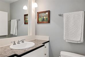 302-1407 Government St — listing photo 16 of 41