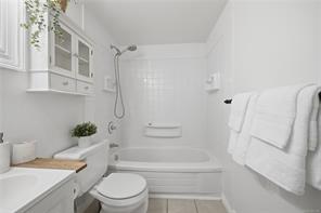 411-909 Pembroke St — listing photo 23 of 33