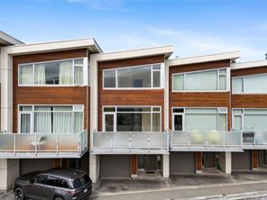3 2830 Irma St, Victoria
