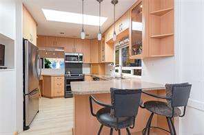 157 Robertson St — listing photo 17 of 47