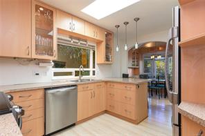 157 Robertson St — listing photo 20 of 47