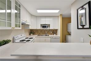2310 Fernwood Rd — listing photo 16 of 59