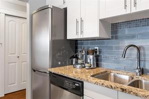 403-105 Gorge Rd — listing photo 15 of 38