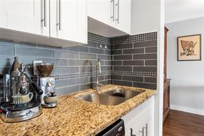 403-105 Gorge Rd — listing photo 16 of 38