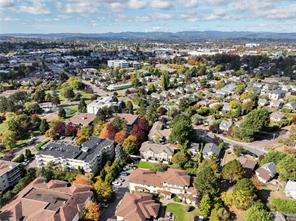 203-3460 Quadra St — listing photo 36 of 38