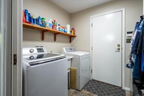 555 Hooper Pl — listing photo 28 of 32